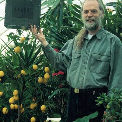 Book: "GARDENING INDOORS WITH CO2"